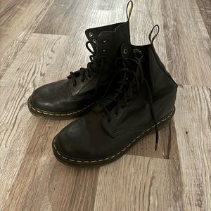 women’s classic Dr martens boots